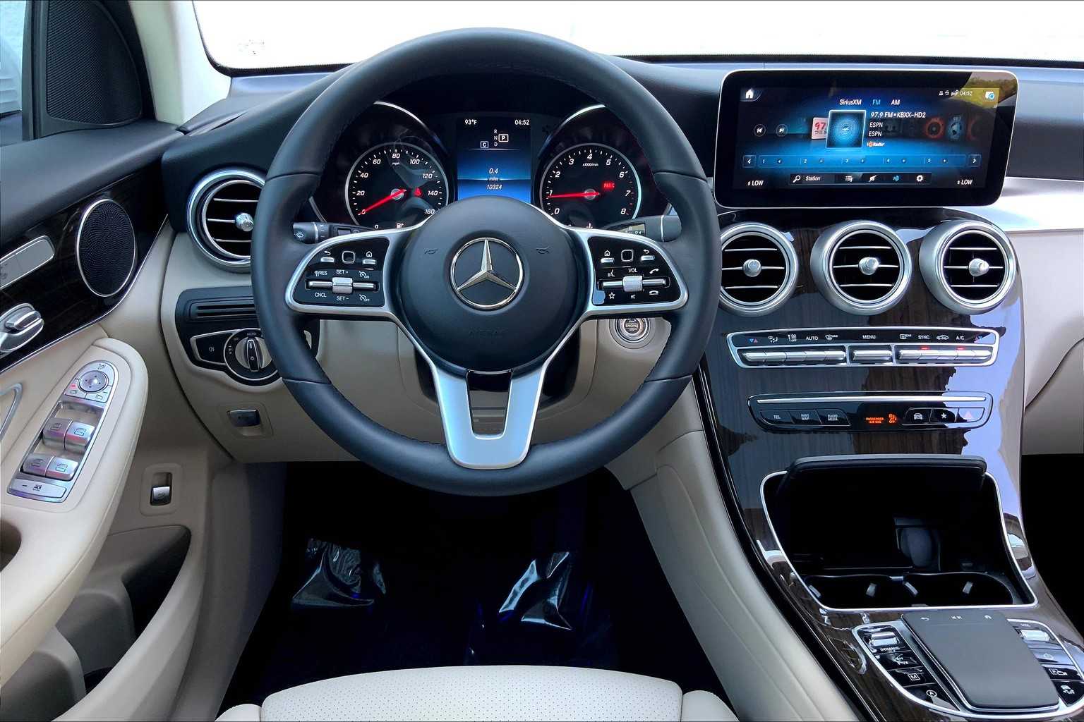 2022 Mercedes Benz GLC 300 4MATIC photo 2