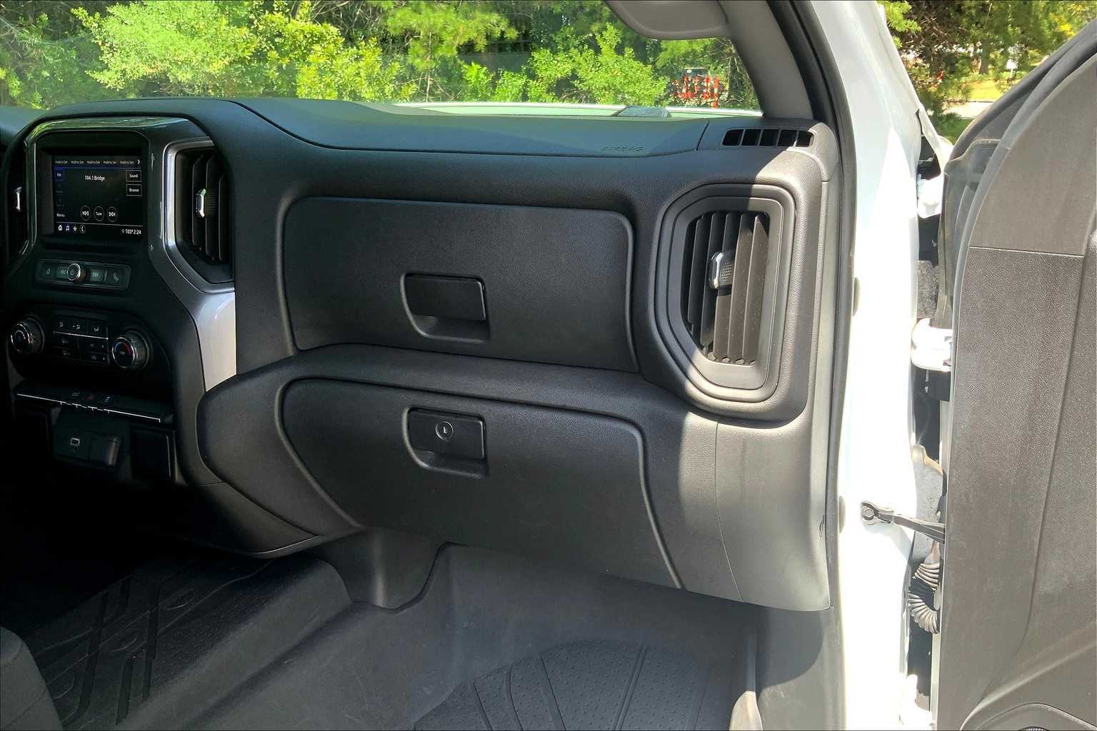 2020 Chevrolet Silverado 1500 Custom photo 16