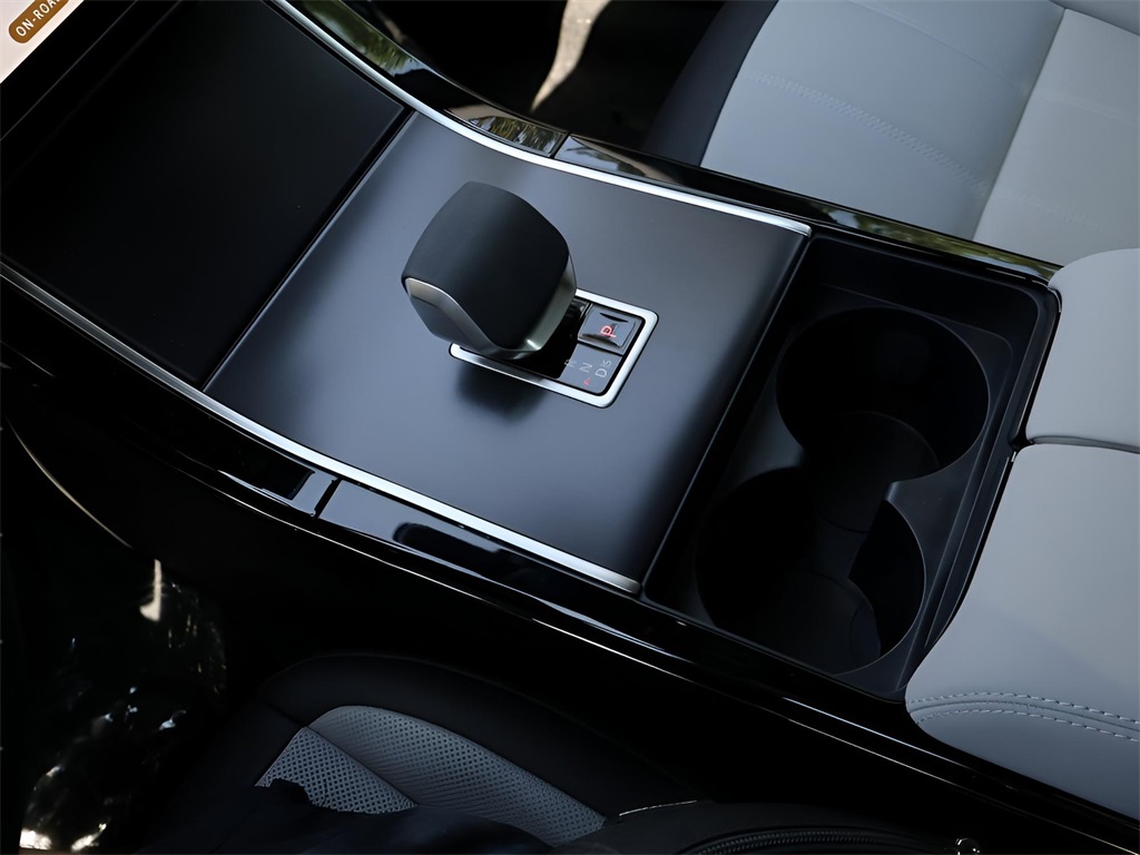 2026 Land Rover Range Rover Evoque Dynamic SE photo 22