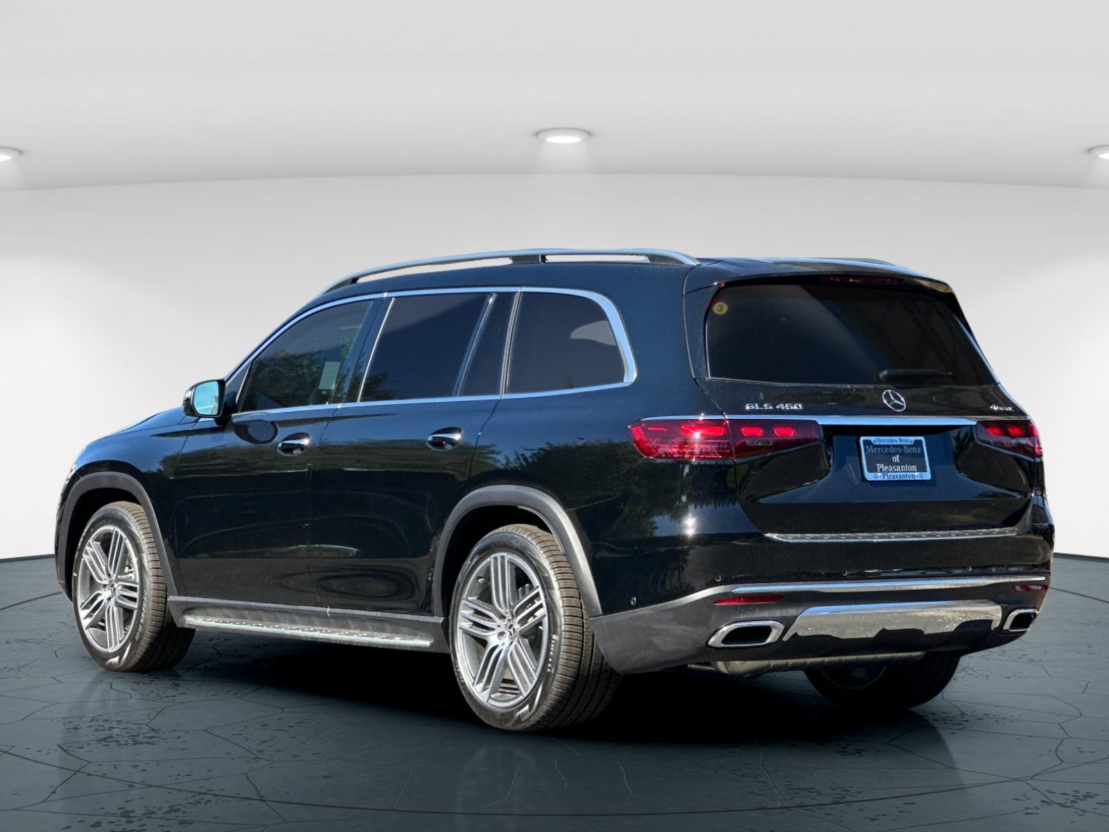 2026 Mercedes Benz GLS 450 4MATIC photo 4