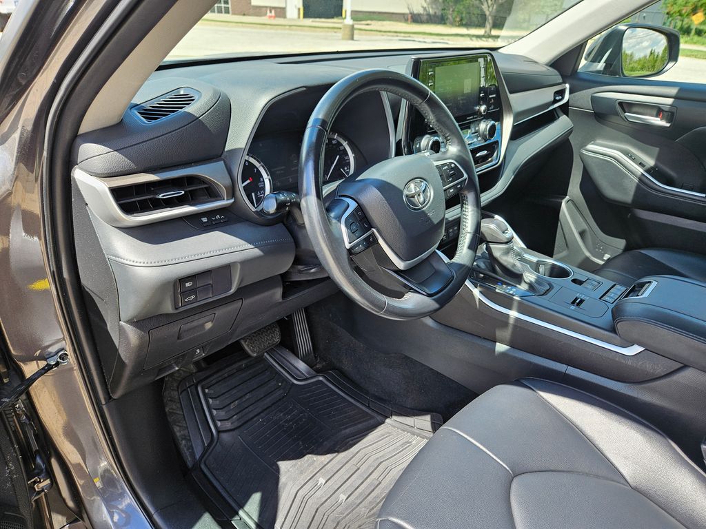 2022 Toyota Highlander XLE photo 20