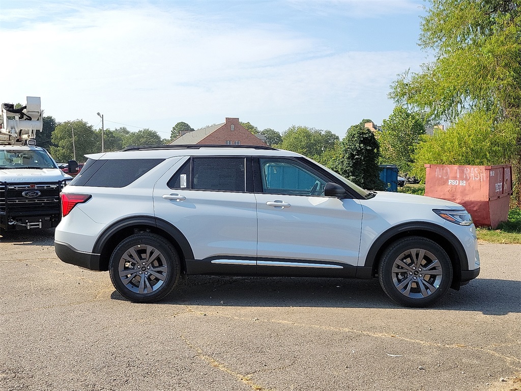 2025 Ford Explorer photo 5