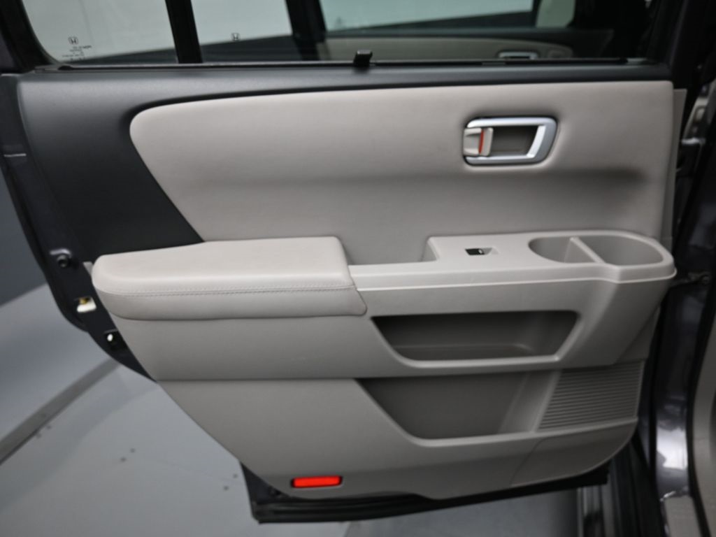 2015 Honda Pilot Touring photo 32