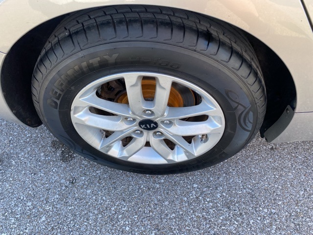 2011 Kia Optima LX photo 28