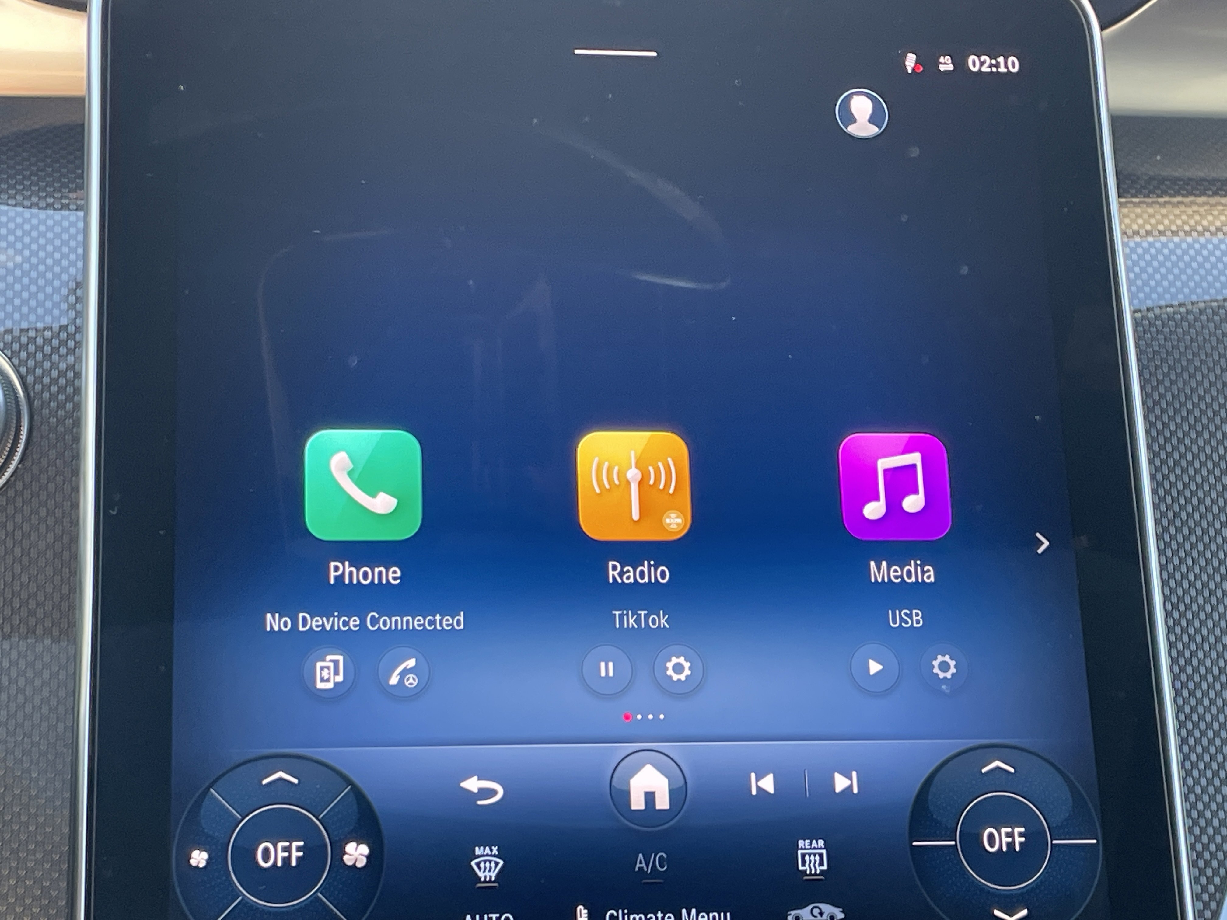 2026 Mercedes Benz GLC 300 photo 4