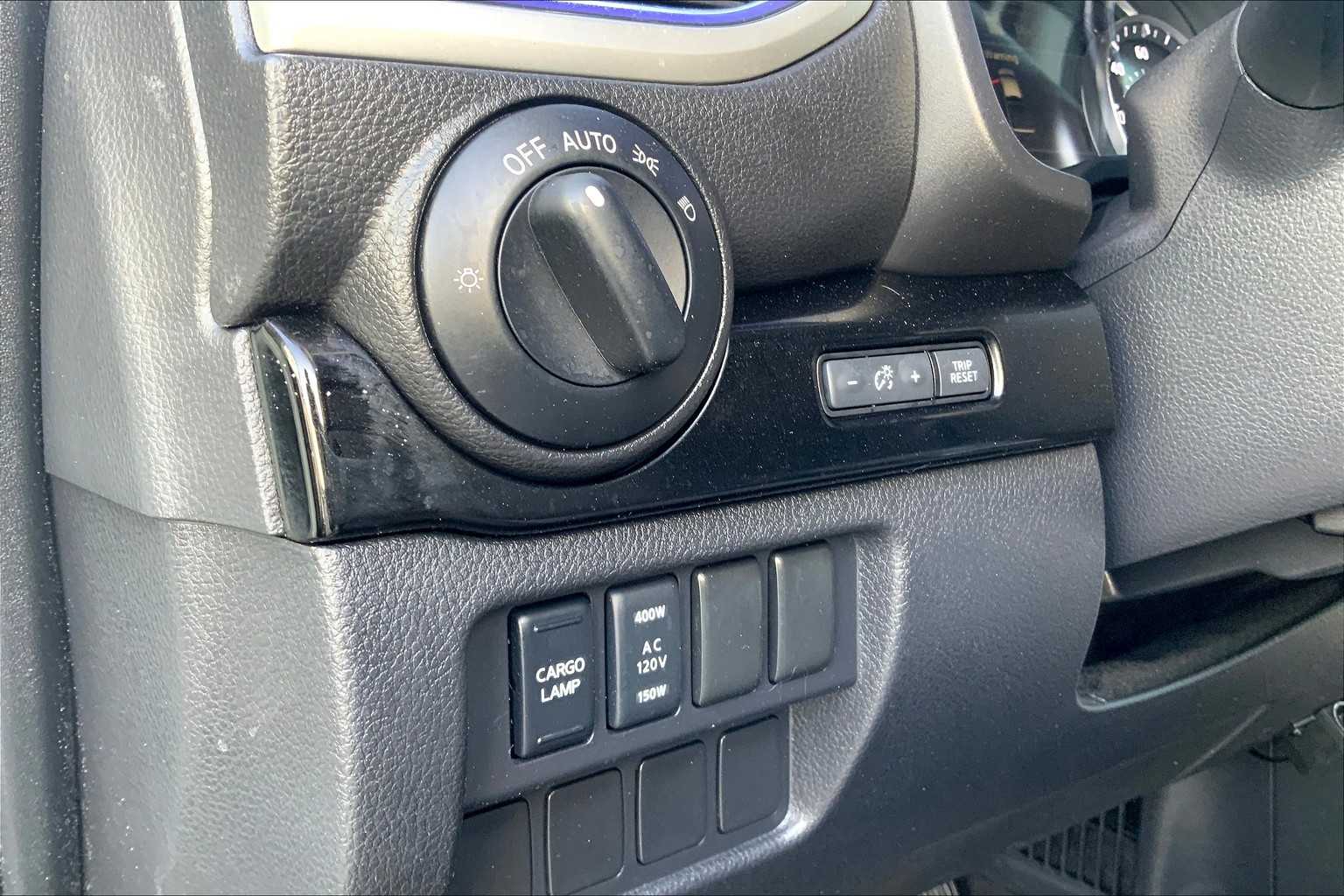 2020 Nissan Titan SV photo 28