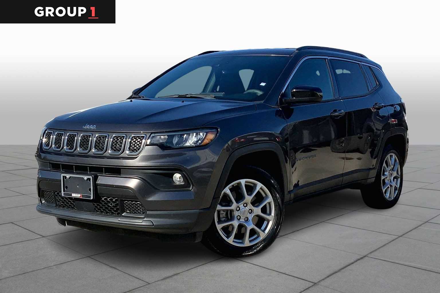 2023 Jeep Compass Latitude Lux's photo