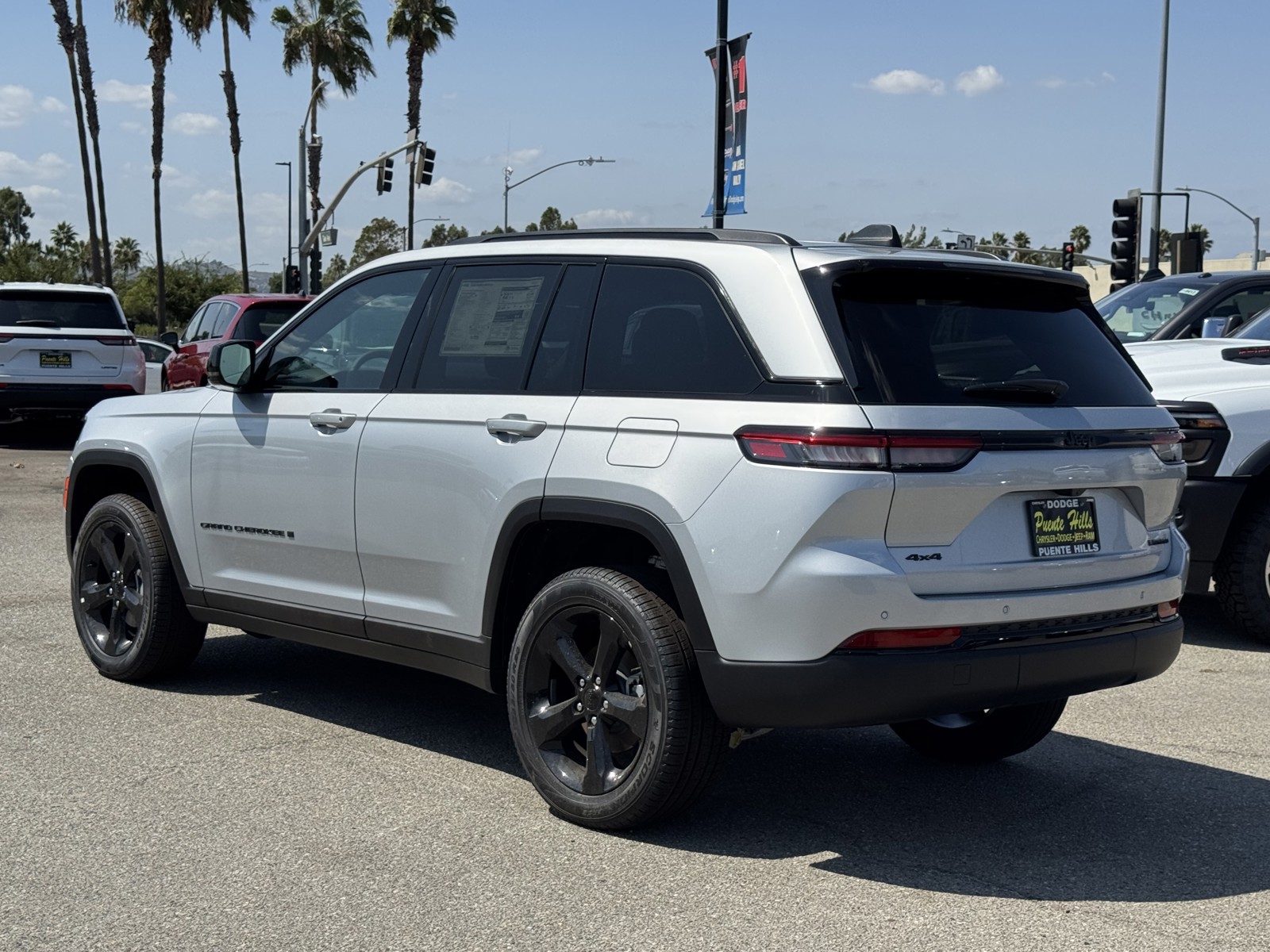 2025 Jeep Grand Cherokee Limited photo 3