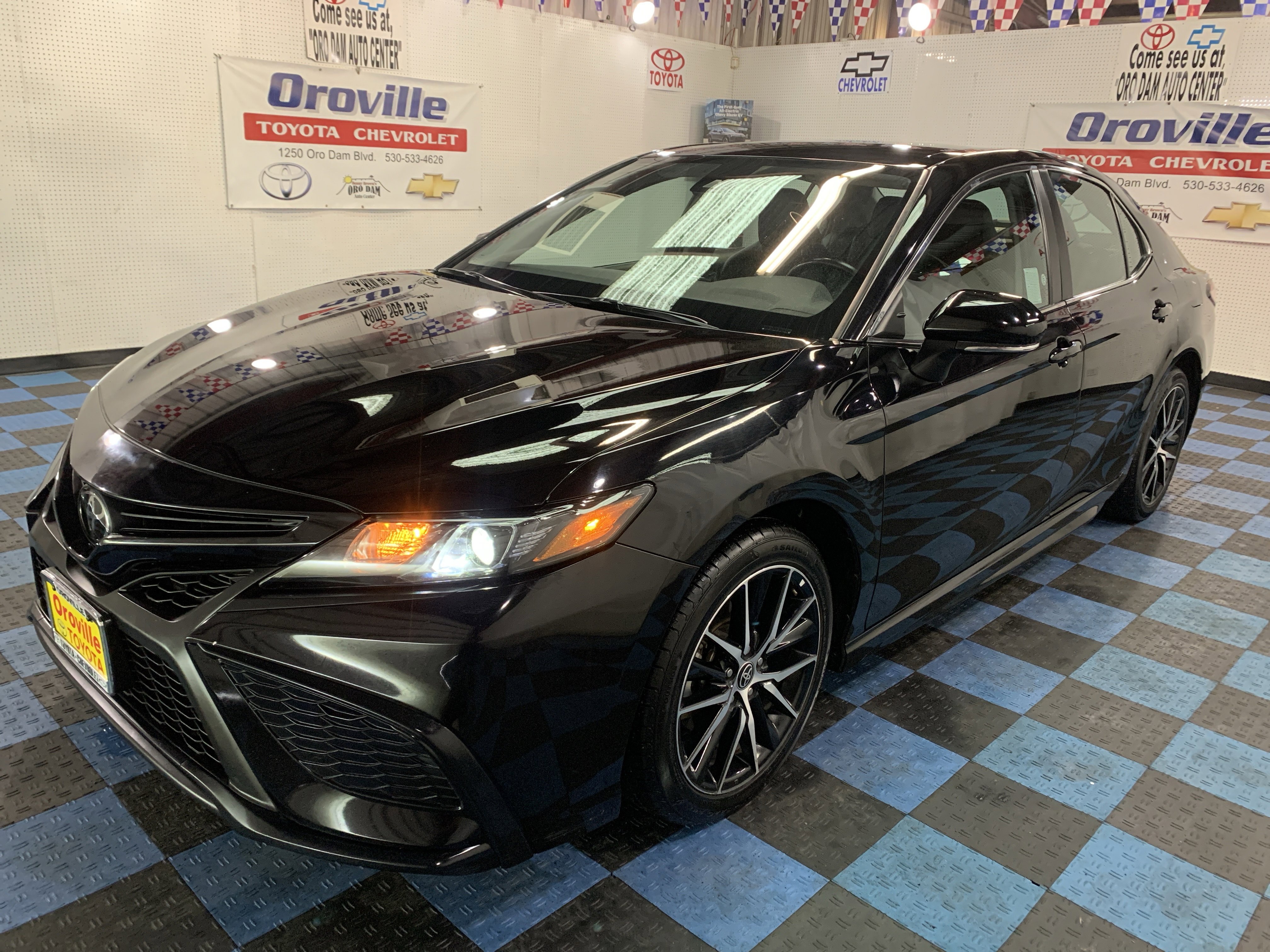 2024 Toyota Camry SE's photo