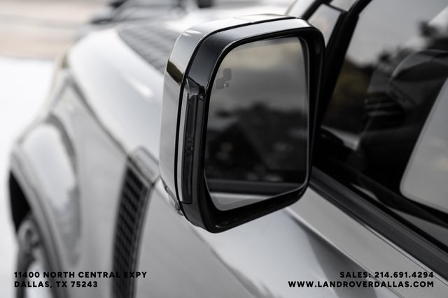 2025 Land Rover Defender 110 S photo 41