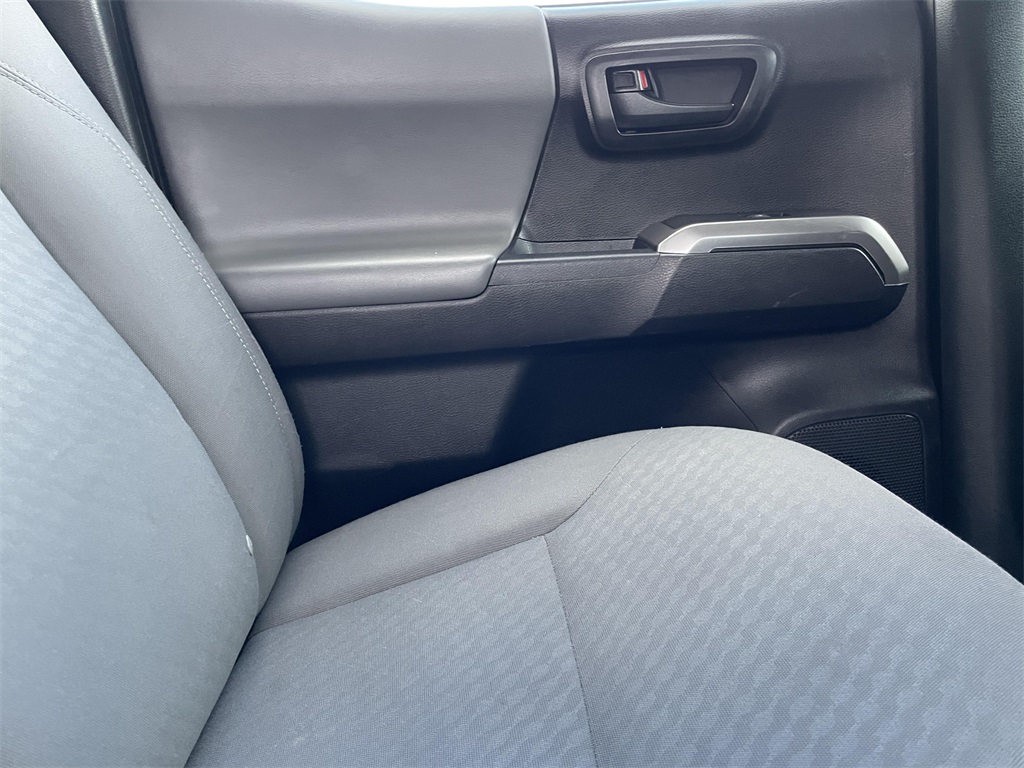 2020 Toyota Tacoma SR5 photo 16
