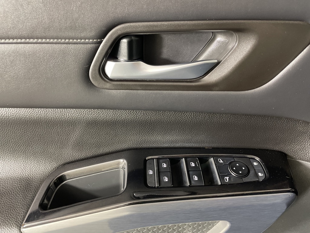 2022 Nissan Pathfinder SL photo 16