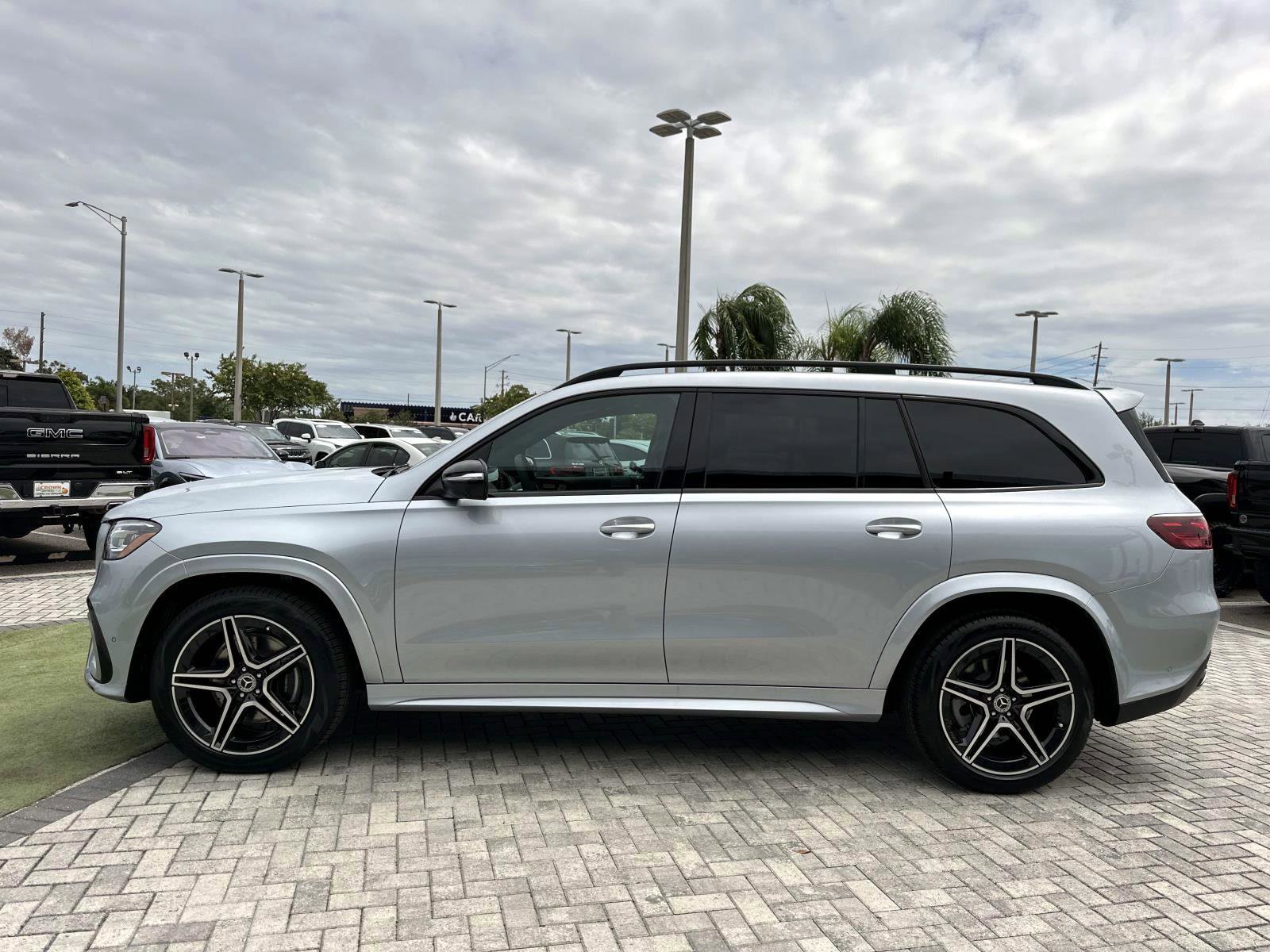 2026 Mercedes Benz GLS 450 4MATIC photo 6