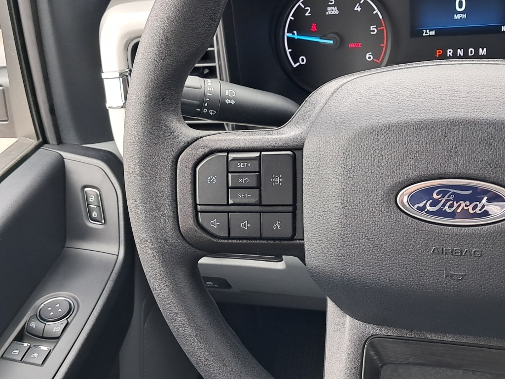 2025 Ford F-600 photo 17