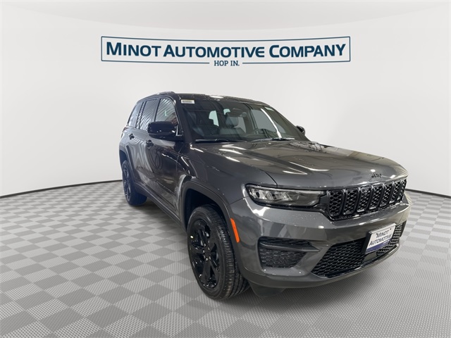 2025 Jeep Grand Cherokee Laredo Altitude photo 2