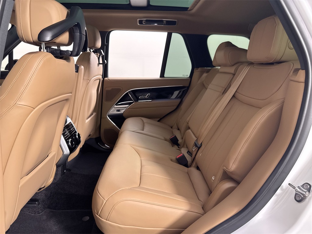 2025 Land Rover Range Rover SE photo 19