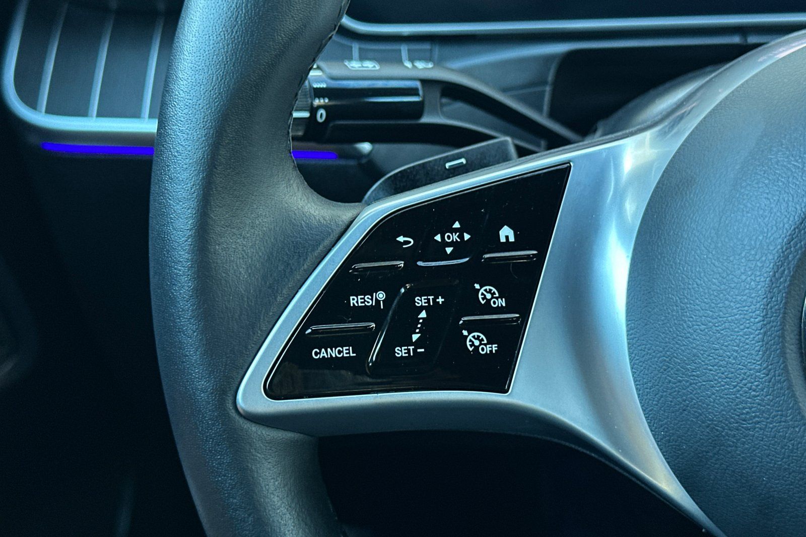 2025 Mercedes Benz C 300 photo 25