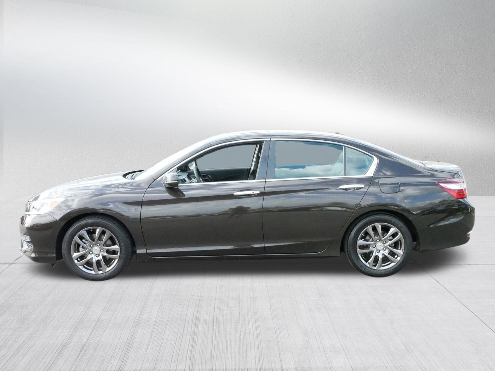 2017 Honda Accord EX photo 4