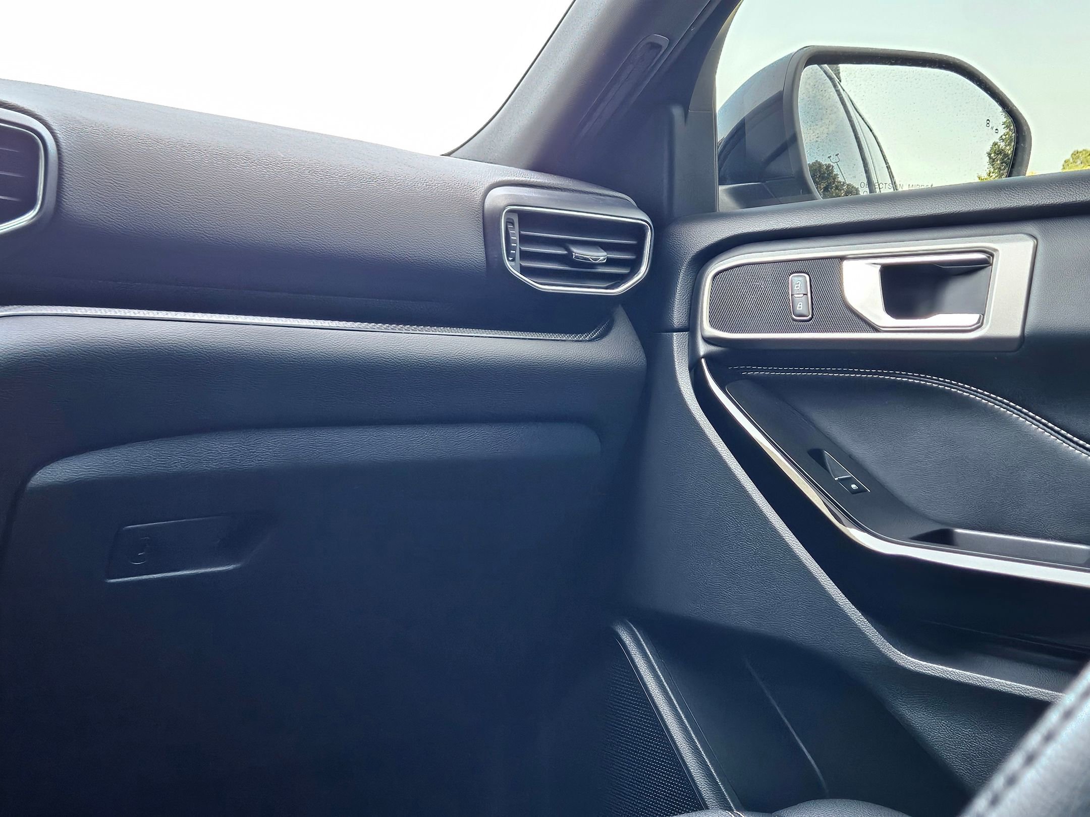2023 Ford Explorer ST photo 11