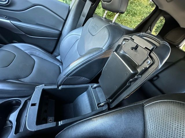 2022 Jeep Cherokee Latitude Lux photo 25