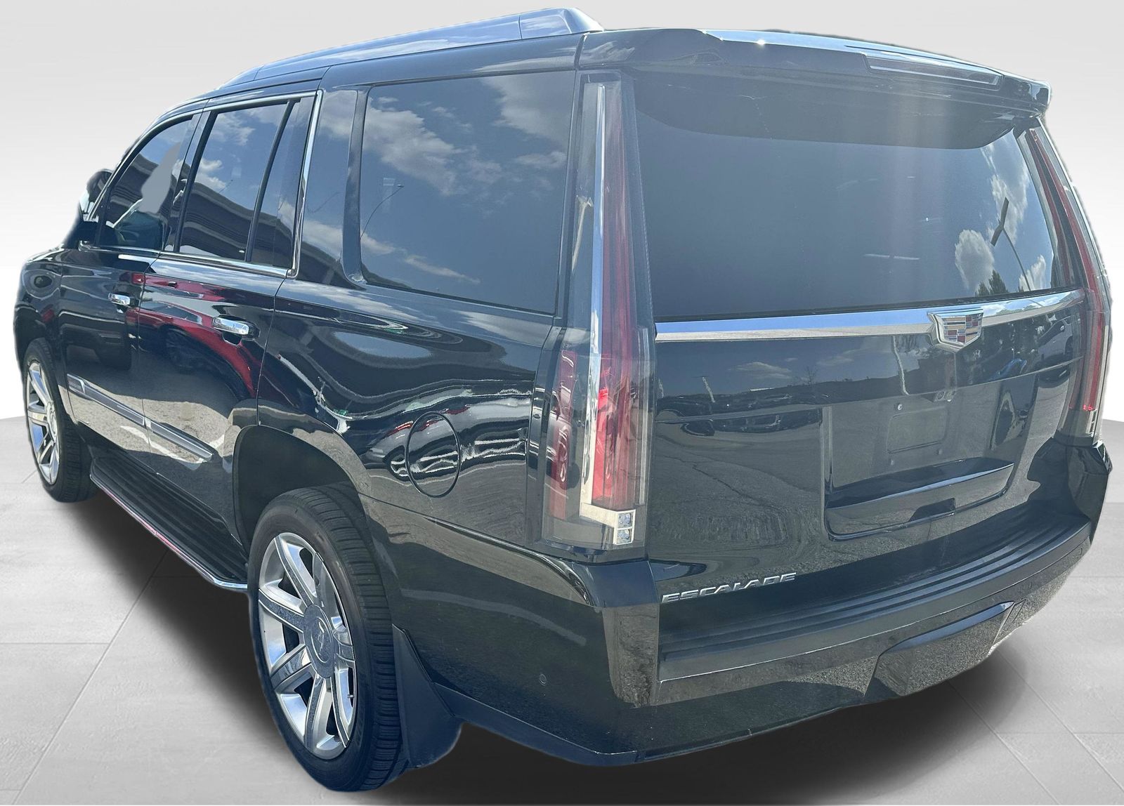 2018 Cadillac Escalade Luxury photo 2
