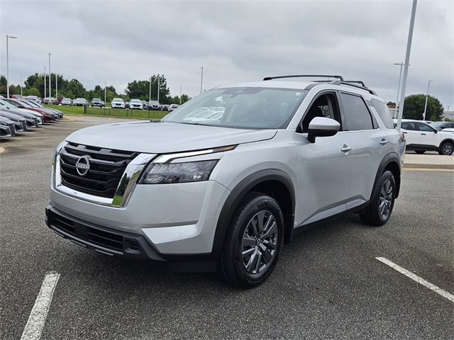 2025 Nissan Pathfinder SV photo 2