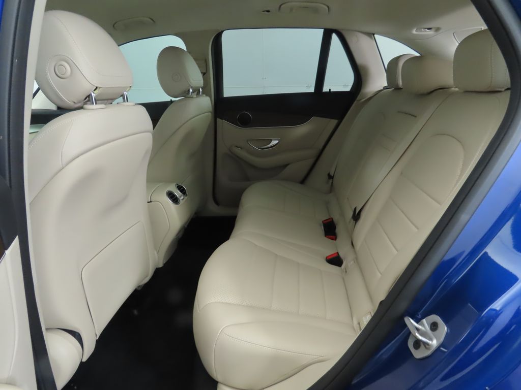 2022 Mercedes Benz GLC 300 photo 18
