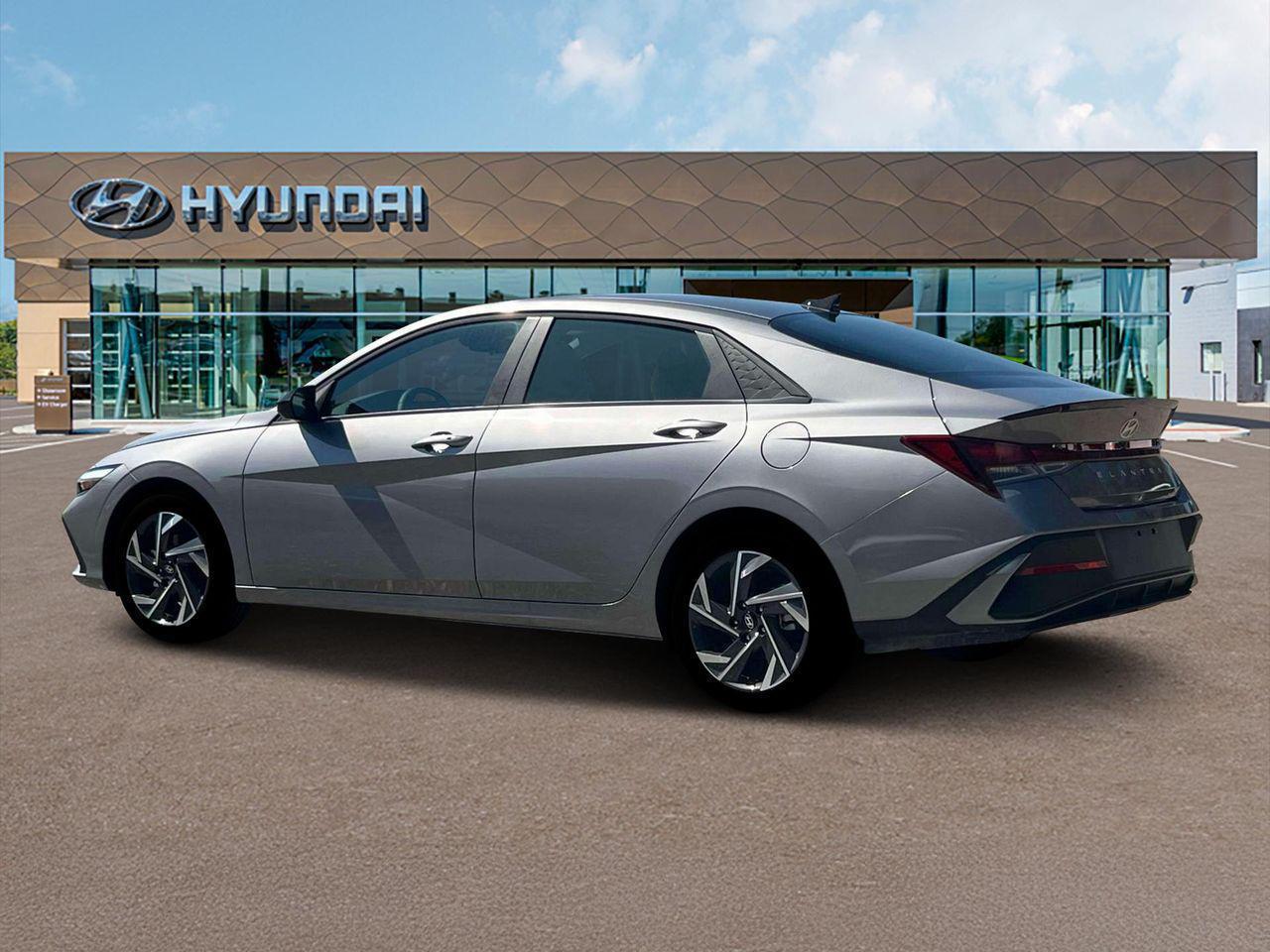2025 Hyundai Elantra SEL Sport photo 3