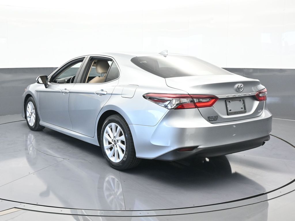 2022 Toyota Camry LE photo 4
