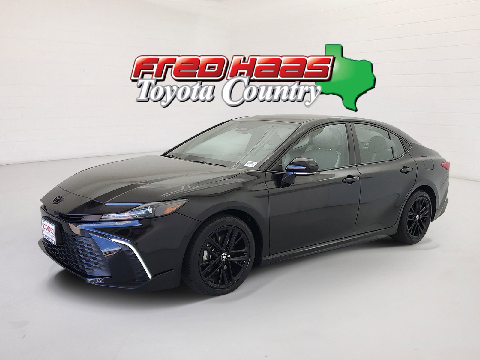 2025 Toyota Camry SE's photo