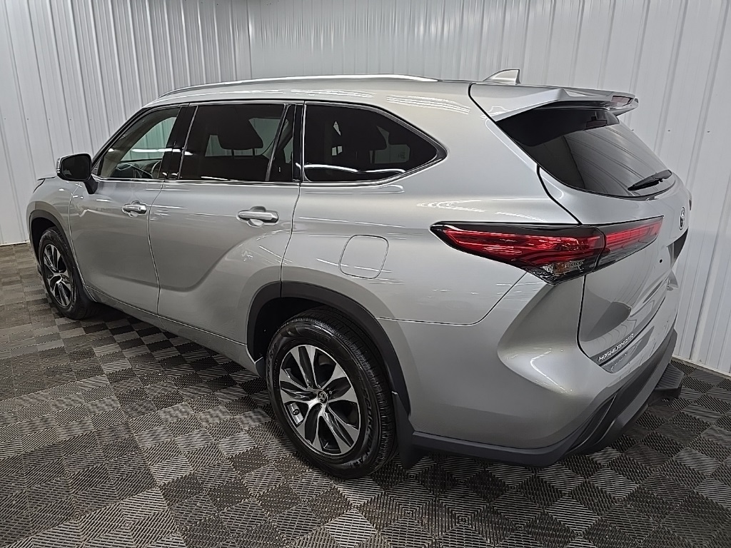 2021 Toyota Highlander XLE photo 8