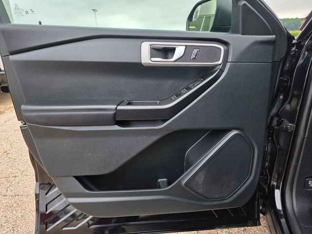 2021 Ford Explorer photo 4