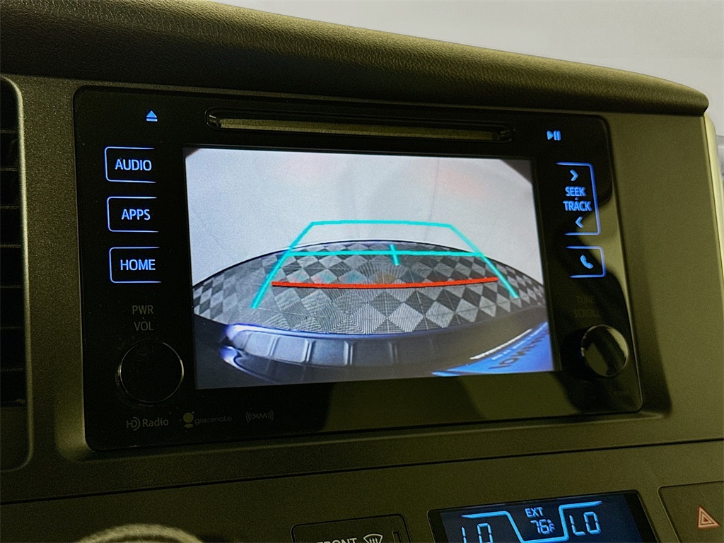 2017 Toyota Sienna LE photo 31