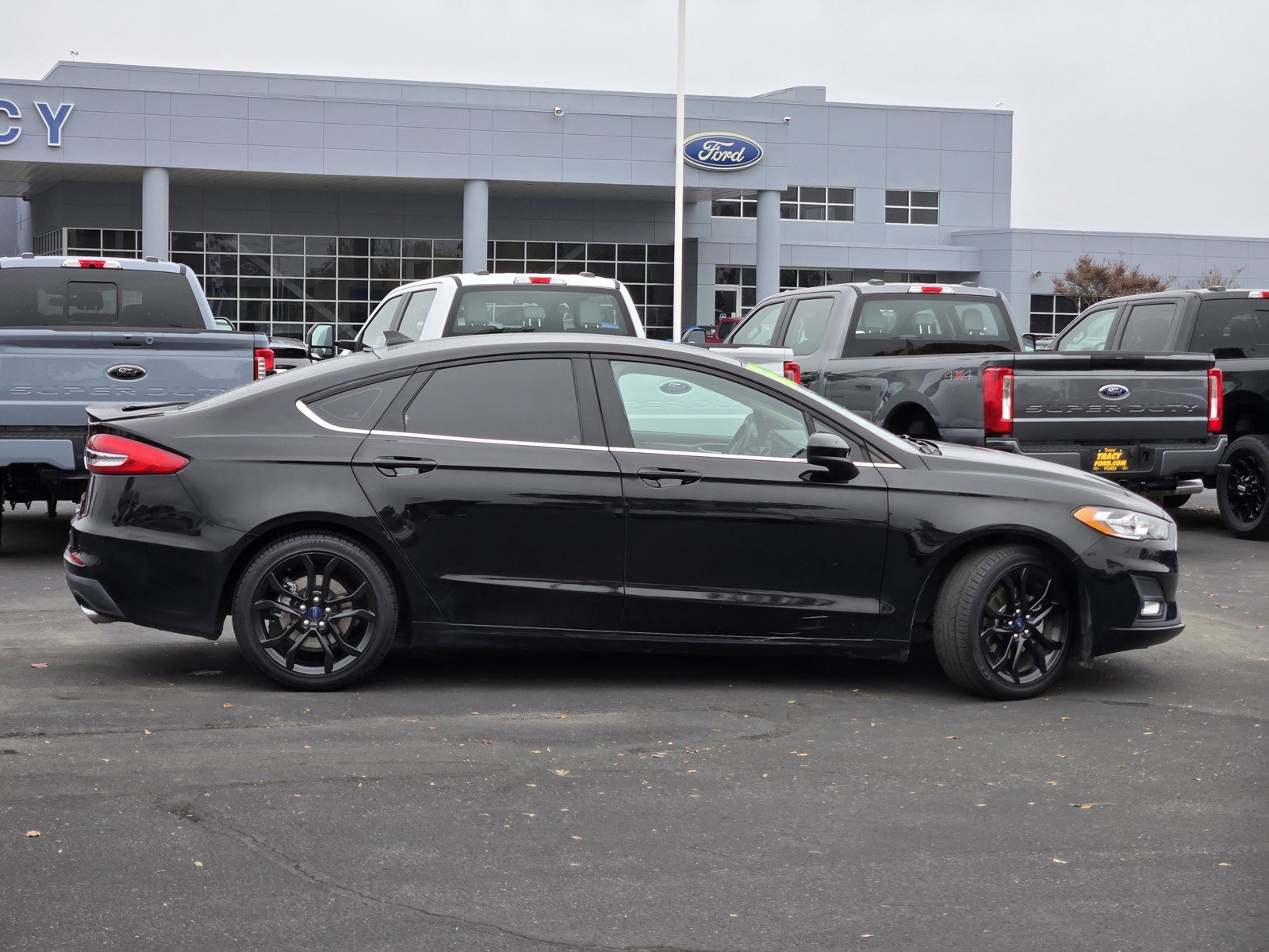2019 Ford Fusion SE photo 4