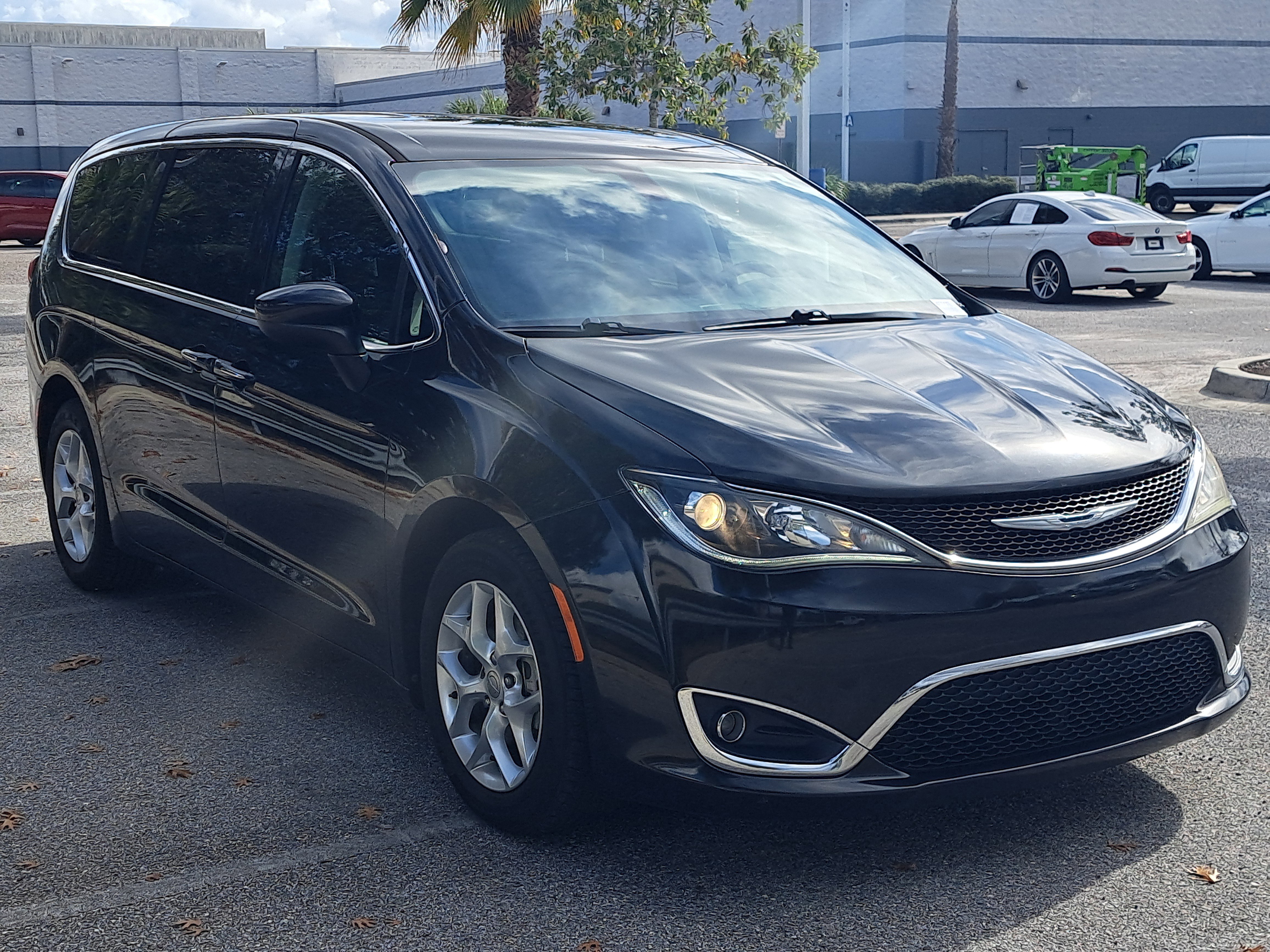 2017 Chrysler Pacifica Touring Plus's photo