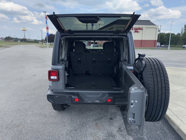 2023 Jeep Wrangler Sahara photo 10