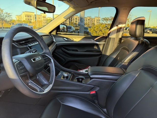 2023 Jeep Grand Cherokee Limited photo 2