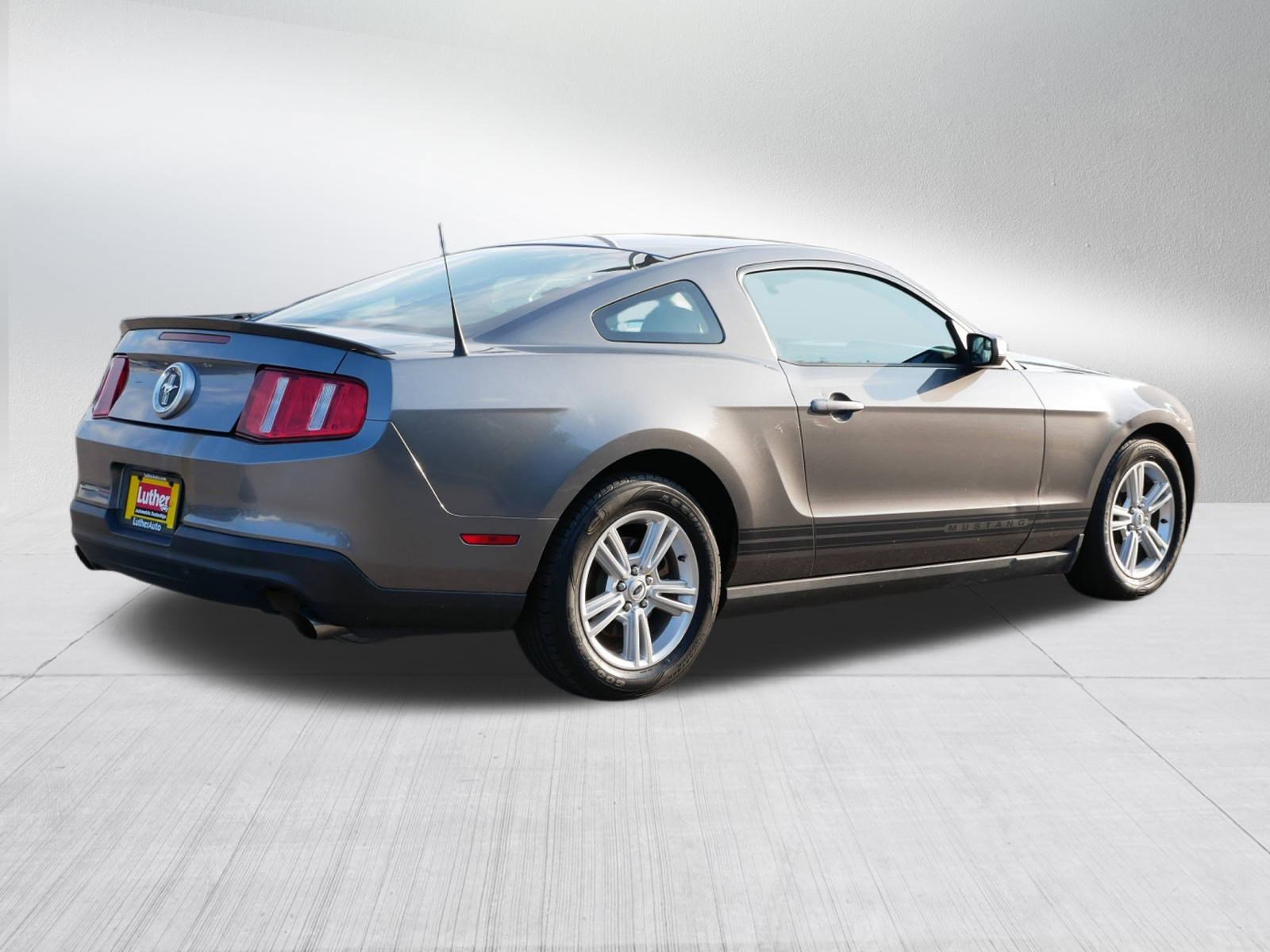 2011 Ford Mustang V6 photo 7