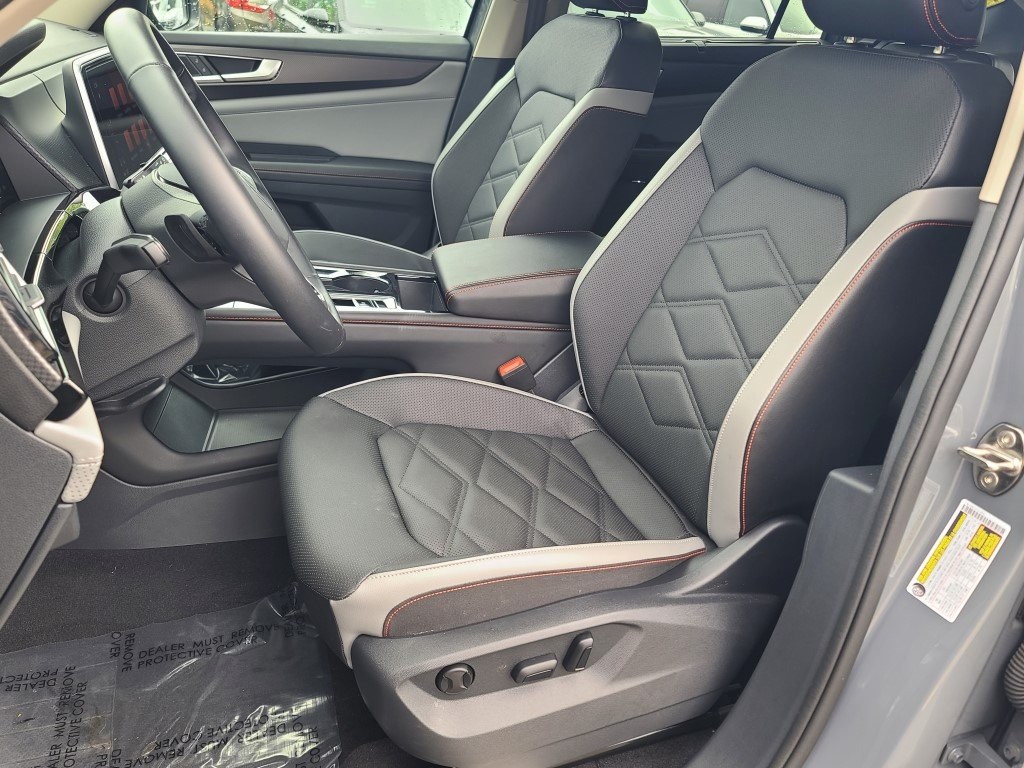 2025 Volkswagen Atlas Peak Edition photo 4