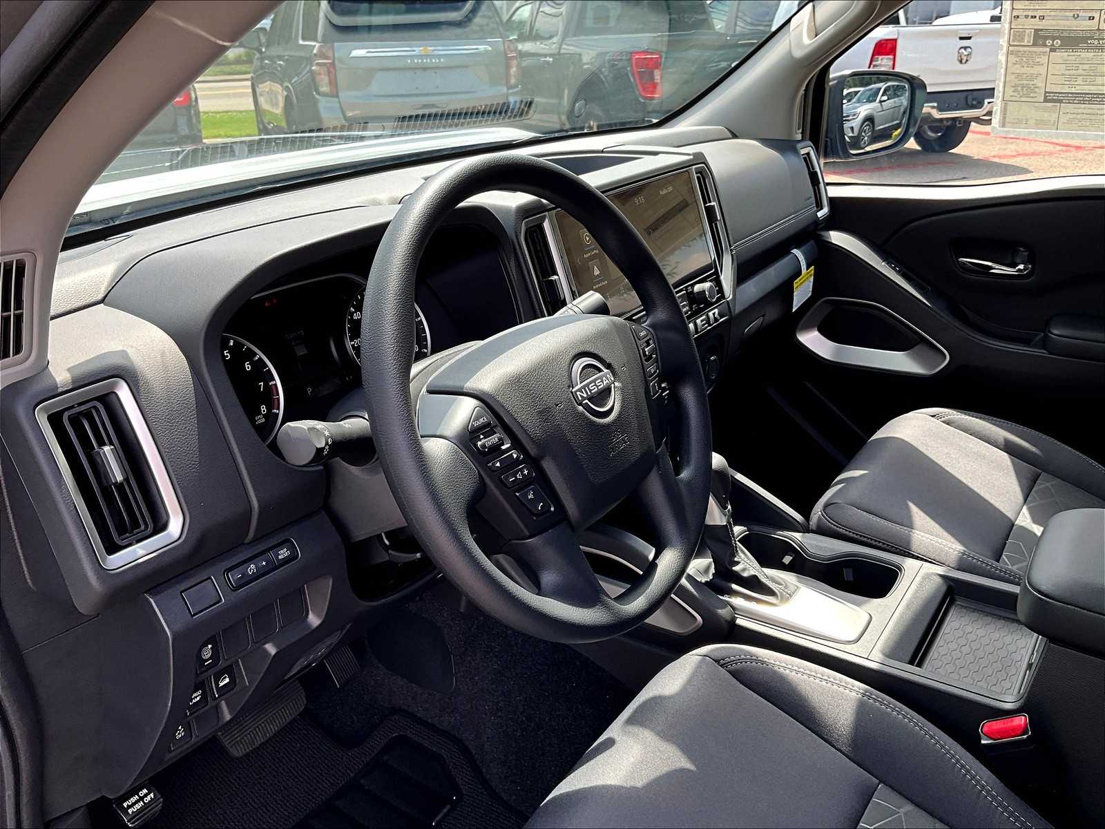 2025 Nissan Frontier SV photo 8