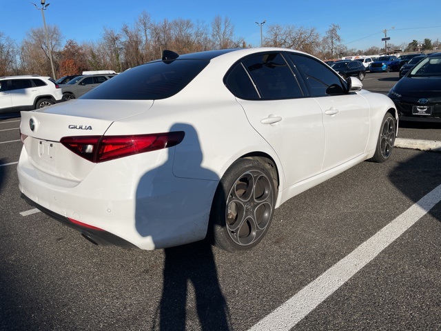 2022 Alfa Romeo Giulia Ti photo 4