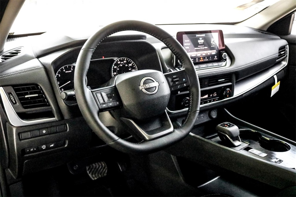 2025 Nissan Rogue SV photo 9