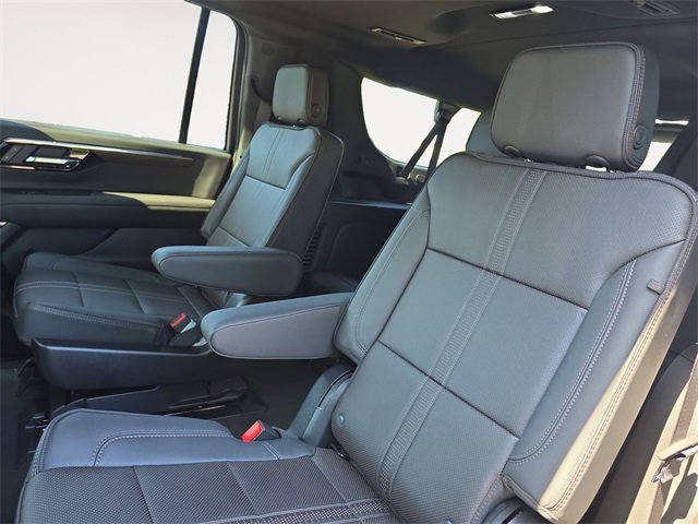 2025 Chevrolet Suburban High Country photo 13