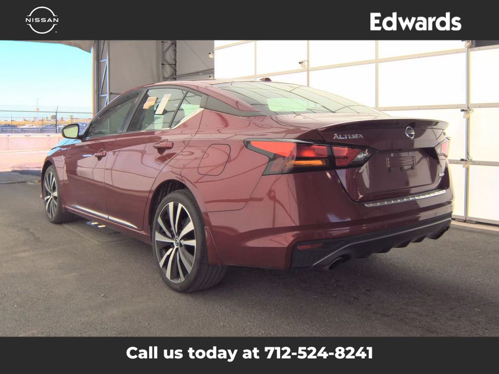 2022 Nissan Altima 2.5 SR photo 3