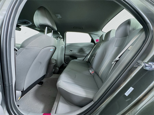 2025 Hyundai Elantra SEL Sport photo 27