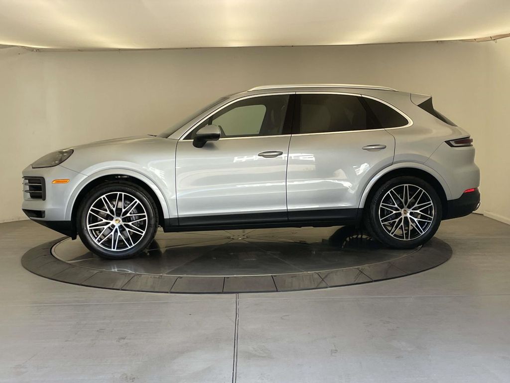 2024 Porsche Cayenne Base photo 2