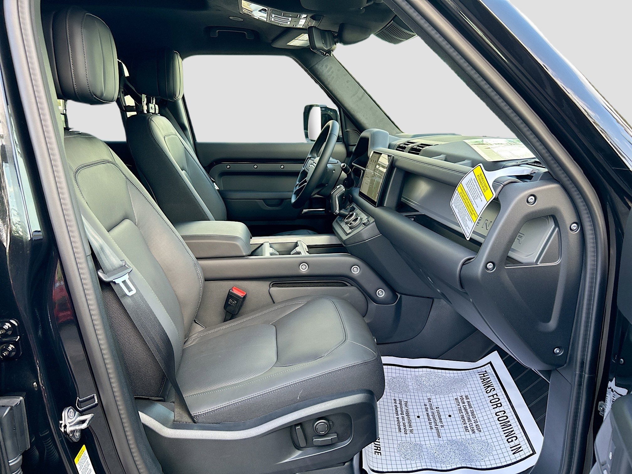 2025 Land Rover Defender 110 photo 4