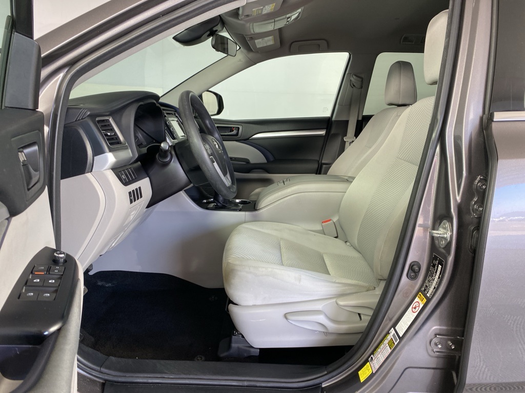 2018 Toyota Highlander LE photo 5