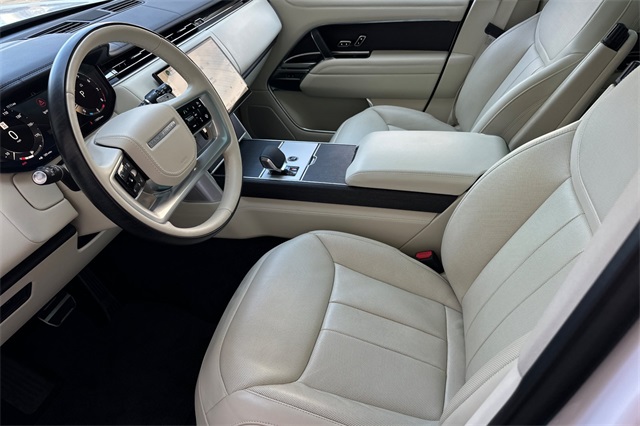 2024 Land Rover Range Rover SE photo 8