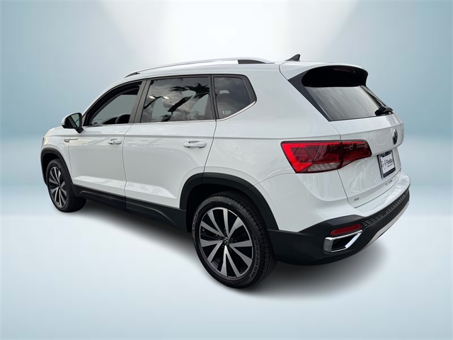 2022 Volkswagen Taos SE photo 2